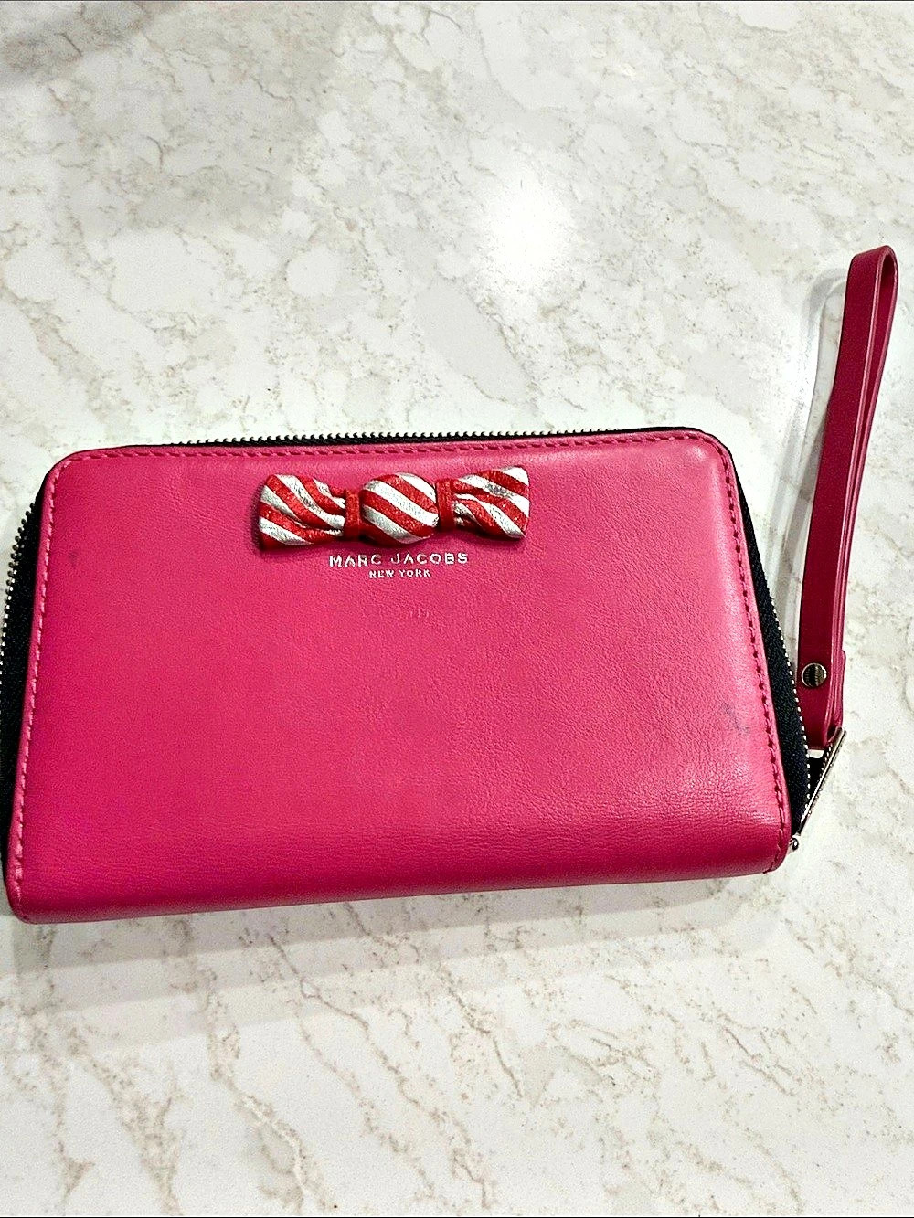 Marc Jacobs The Leather Continental Zip-Around Wallet Pink